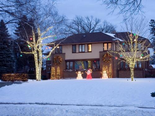 this image shows Christmas lights installation in Folsom, CA