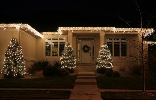 this image shows outdoor Christmas lights in Folsom, CA